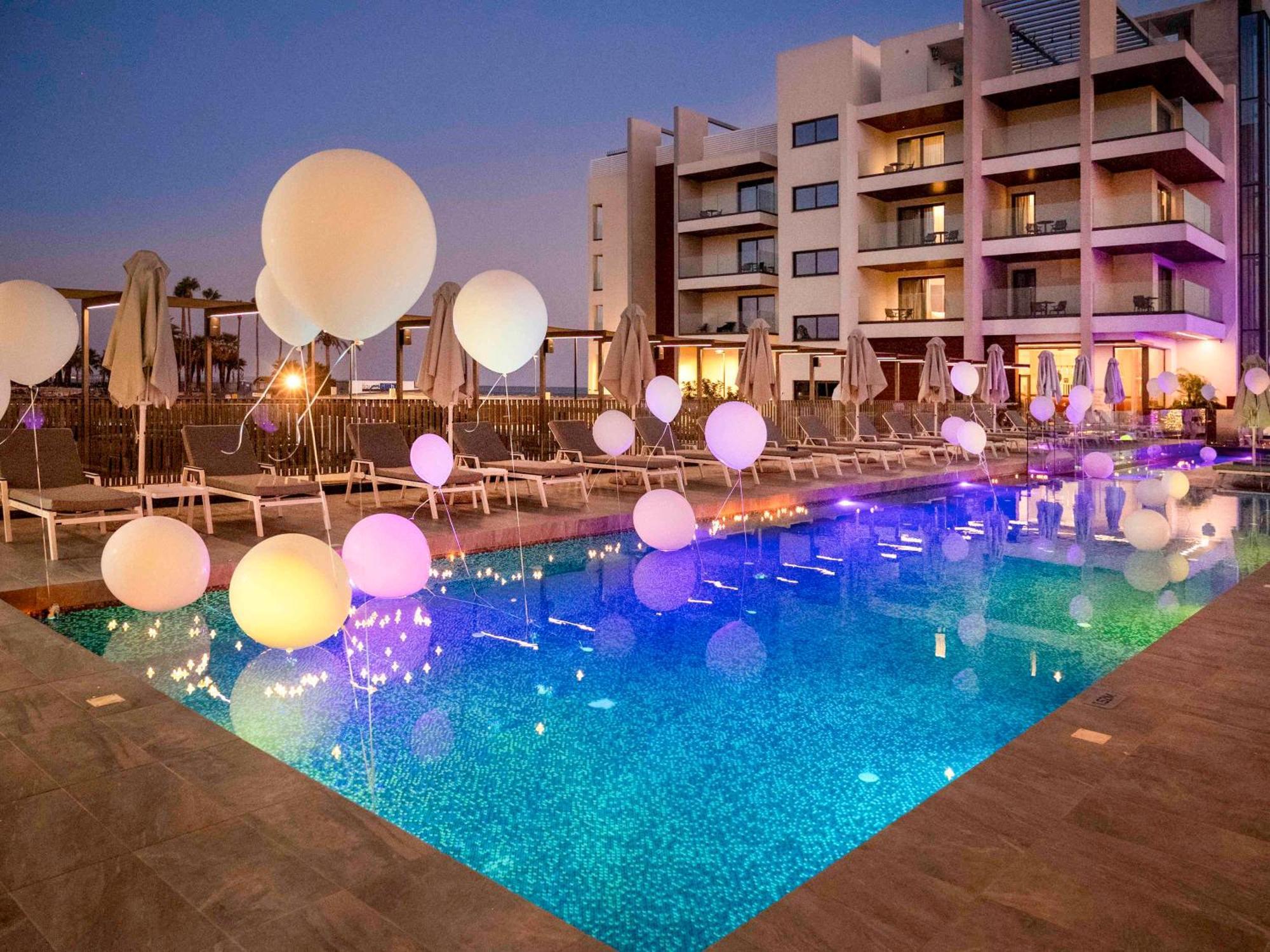 Mercure Larnaca Beach Resort 外观 照片